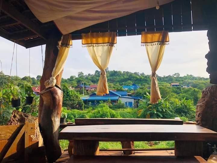 Happy Bungalow & Trekking Banlung Екстер'єр фото